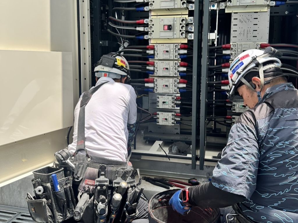 仲間と現場を完成